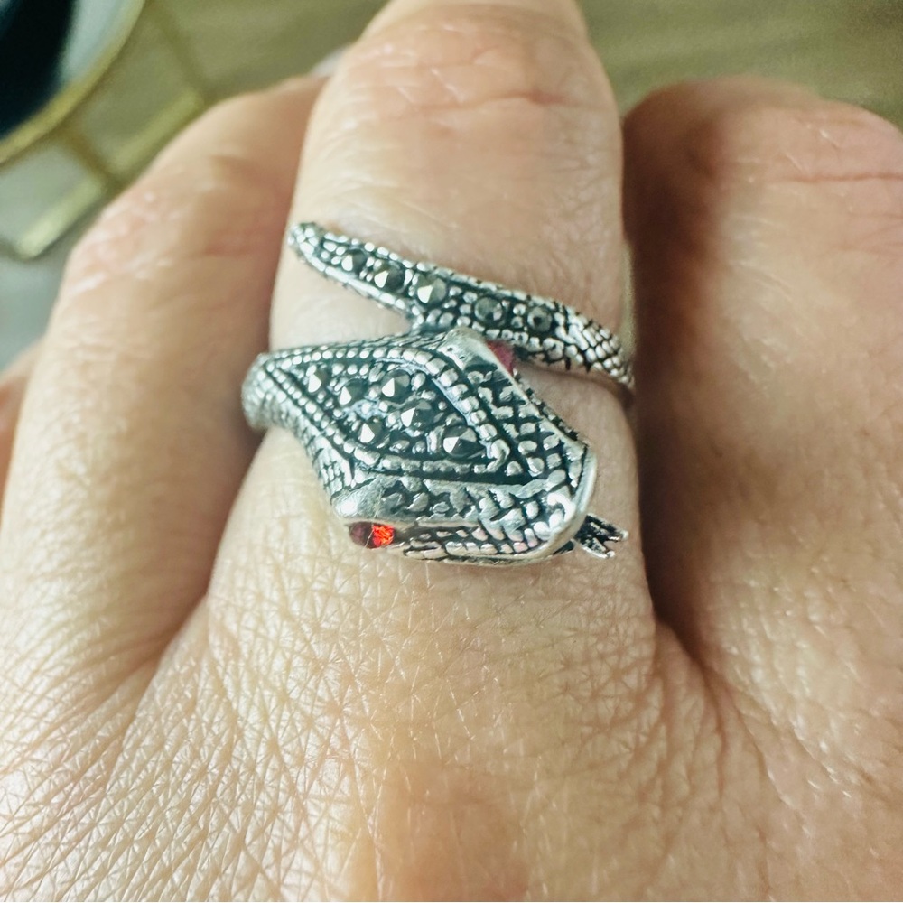 Sterling Silver 925  Snake Ring Red Accents Boho Nature Feminine - Picture 10 of 13